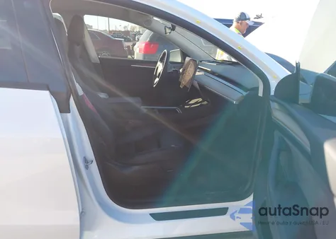 2023 Tesla Model Y Awd/Long Range Dual Motor All-Wheel Drive z USA, uszkodzony, nr VIN 7SAYGAEEXPF708537